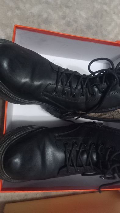 Продам кожаные ботинки