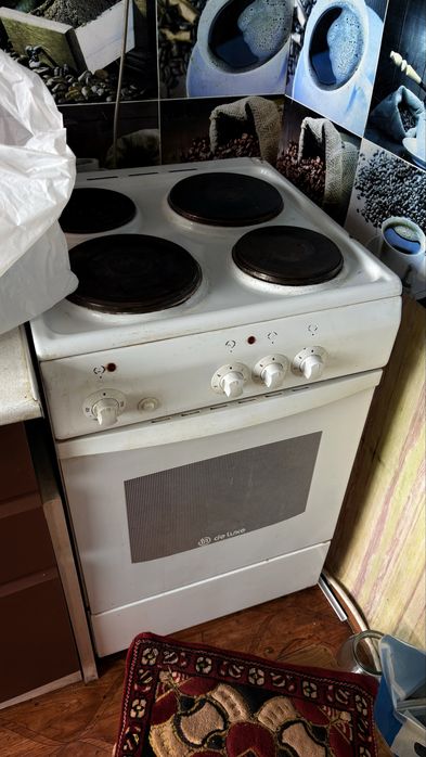 Продам электрическую плиту