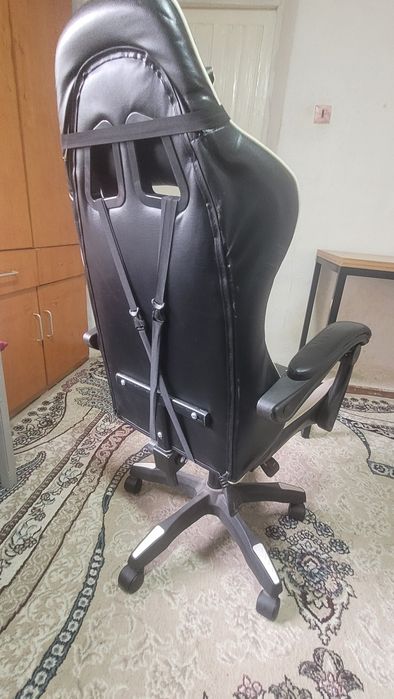 Игровое кресло, компьютерное для геймеров и для любителей на колесиках