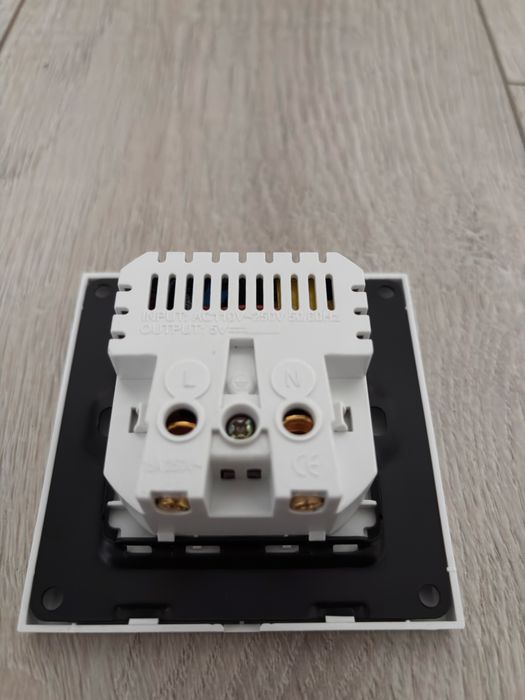 Розетка с type-s usb