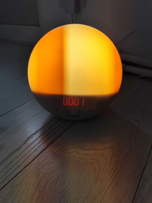 Radio cu ceas,alarma si lumina