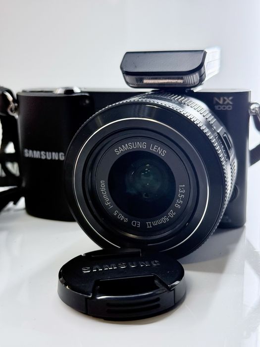Продавам фотоапарат Samsung NX1000