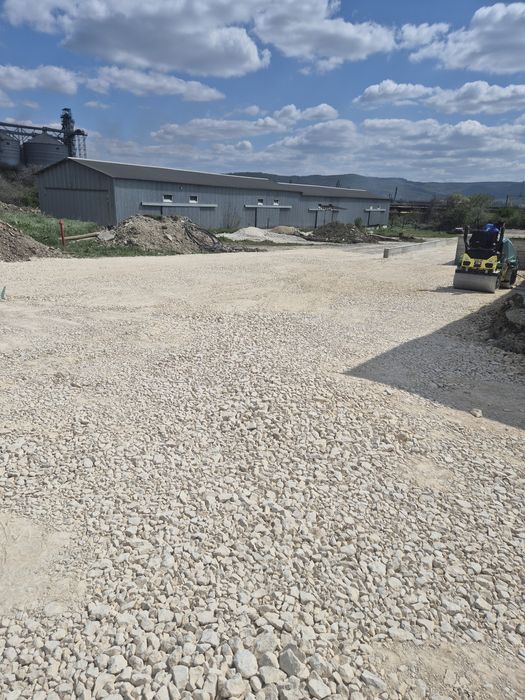 Услуги с комбиниран багер,бобкат  и  самосвали.