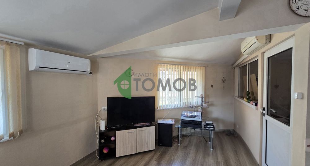 Двуетажна монолитна къща в район Широк Център