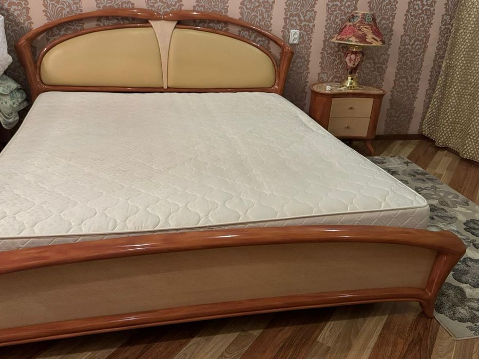 Спальный гарнитур продам