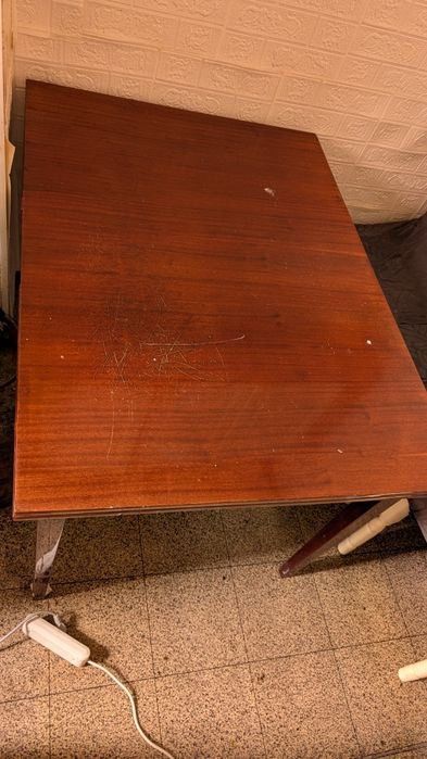 Продается большой стол.