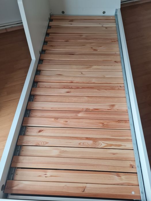 Pat divan alb Ikea