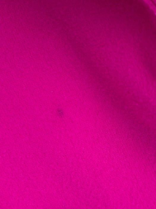 Дълго дамско цикламено меко палто (с лек дефект)