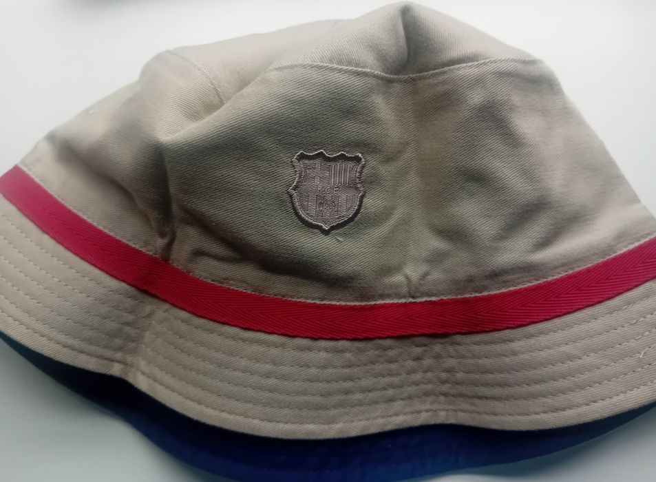 Двулицева шапка на Барселона