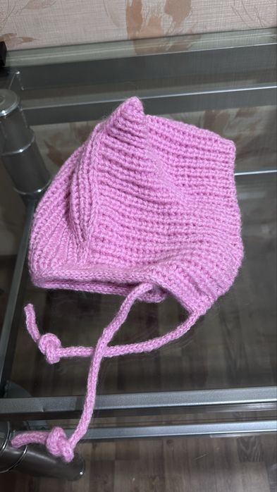Вязанная женская шапочка