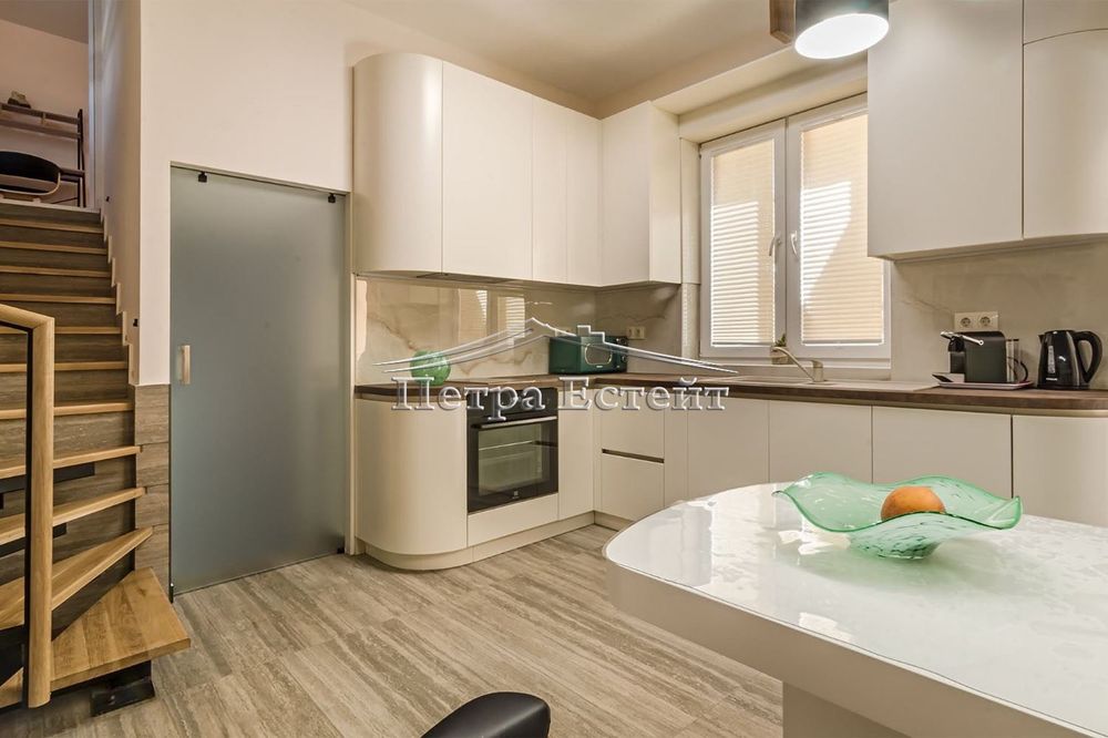 Луксзен тристаен под наем в Варна-Гръцка махала