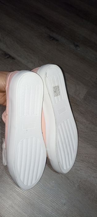 Нови розови кецове