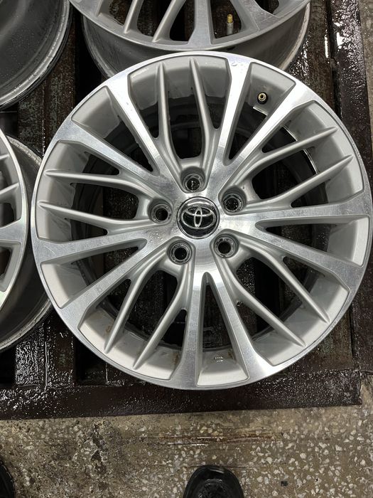 Toyota камри r17