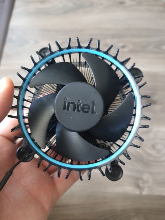 Cooler stock intel Laminar