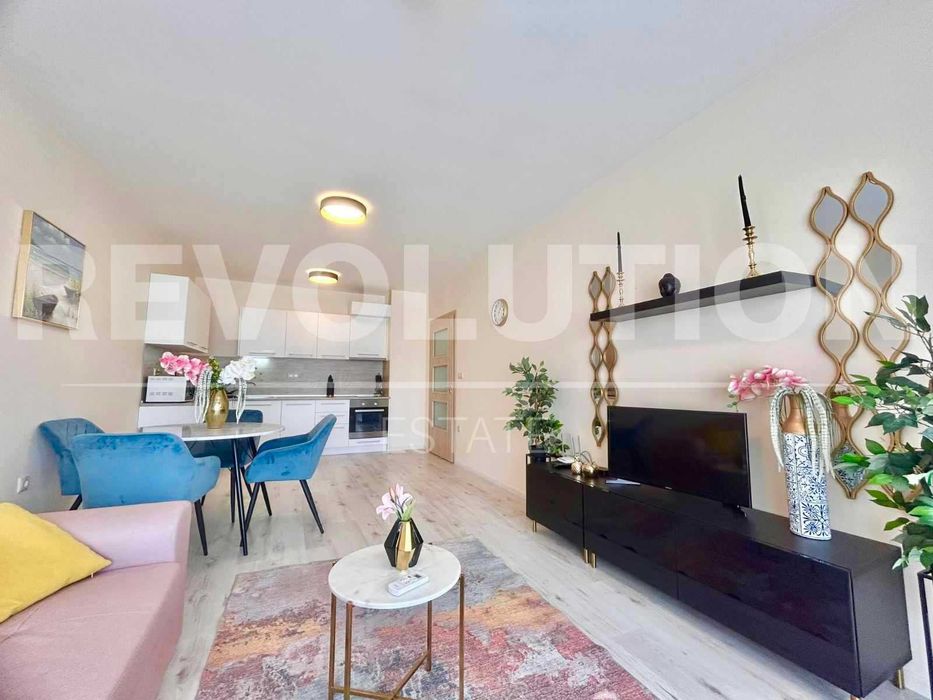 Дава се под наем Двустаен апартамент в Варна, Център - 75 кв.м за 648.21 € - Снимка #2