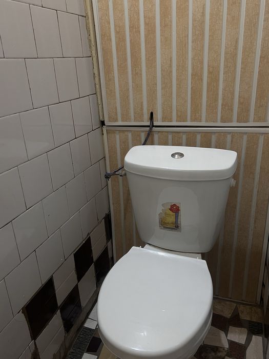 Ikki honali uy maktab orqada karzinka yaqin  bogcha bor