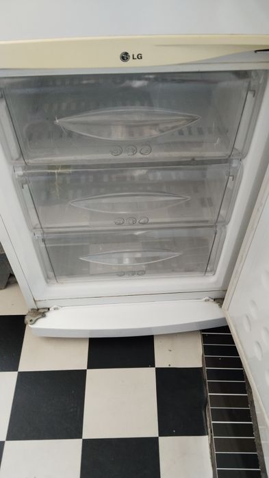 Продам холодильник