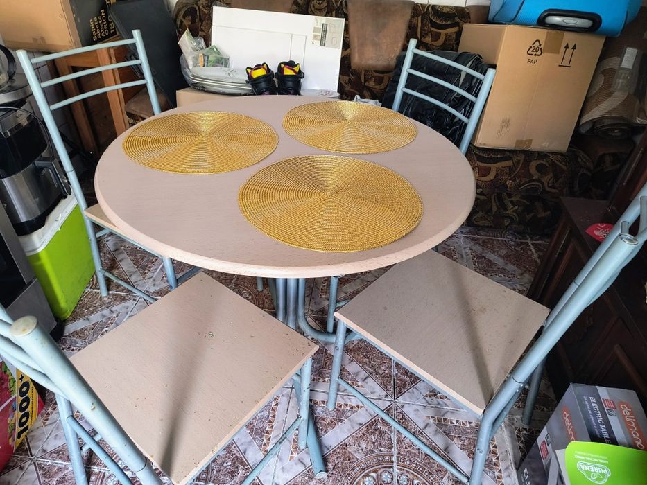 Set masă living și patru scaune