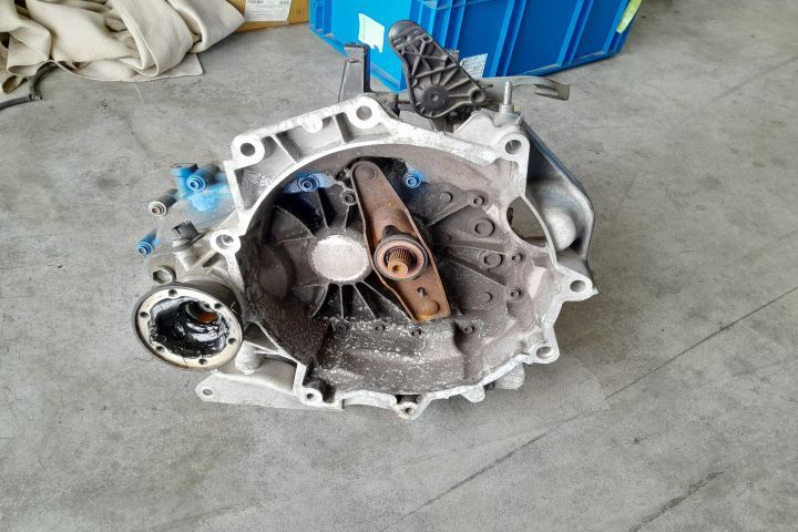 CUTIE DE VITEZE MANUALA TIP LNR TIP MOTOR CGP MX1253 Skoda Fabia 2 [f