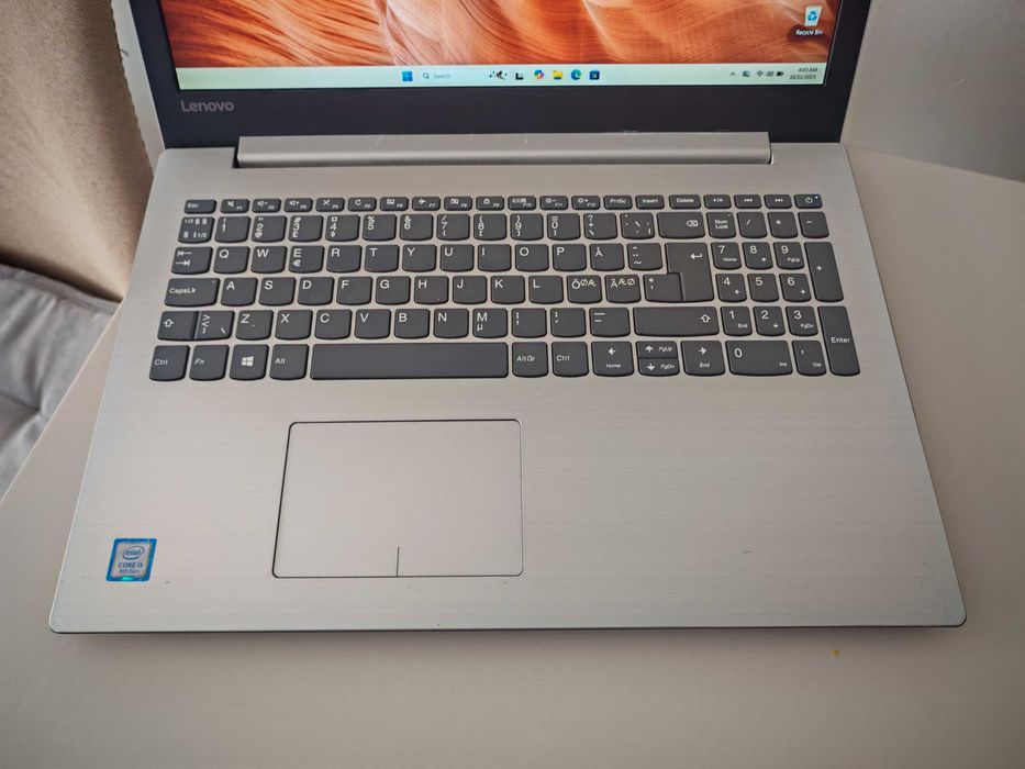 Vand sau schimb Laptop LENOVO ssd 2tb, 20gb ram, i5 8gen