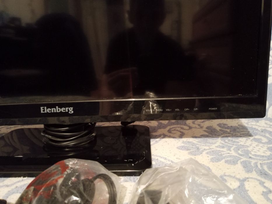 Продам телевизор Elenberg