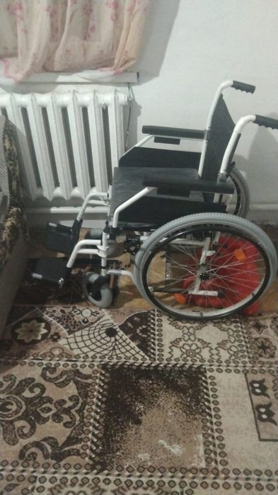 Продам инвалидную коляску