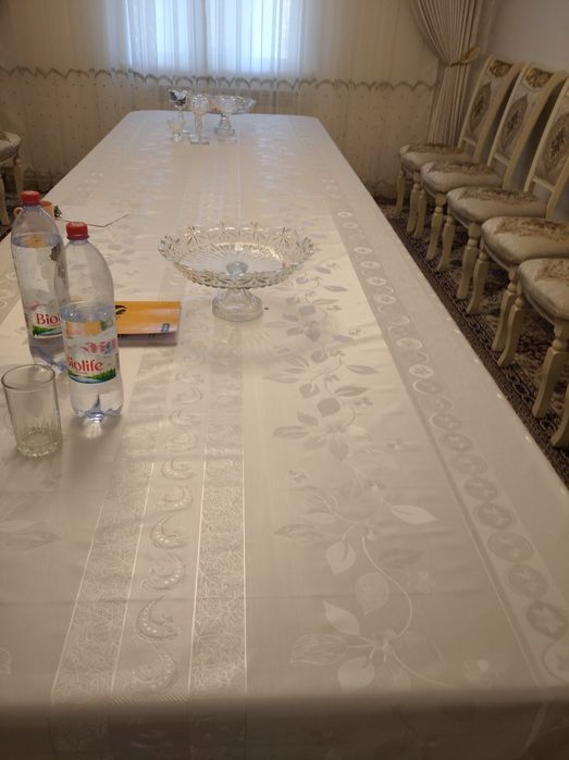 Стол стульчиклер сатылады.