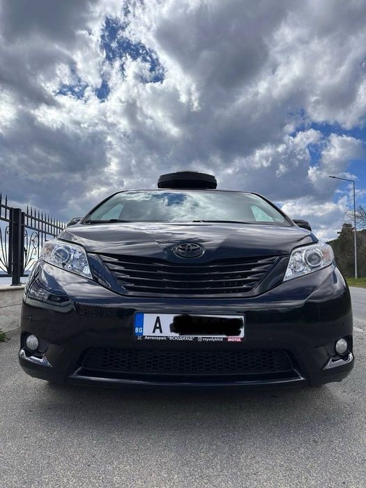 Toyota Sienna Limited AWD 2011,