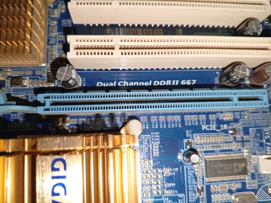 Продам Материнскую Плату DDR2