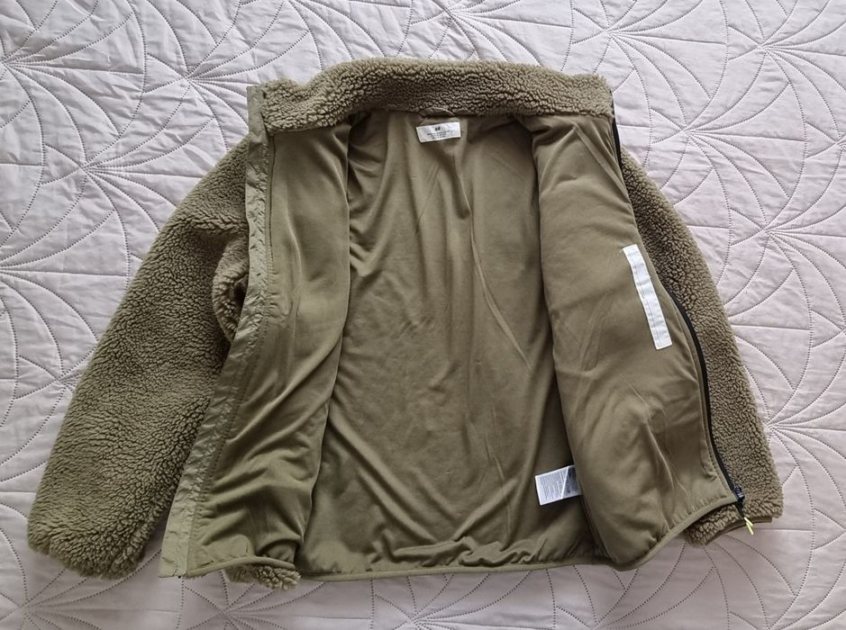 Jacheta de plus H&M noua fara eticheta