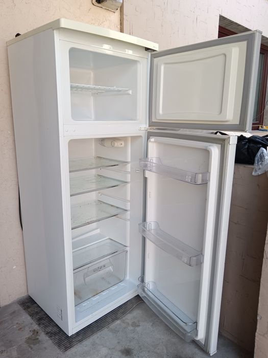 Продам холодильник артэль