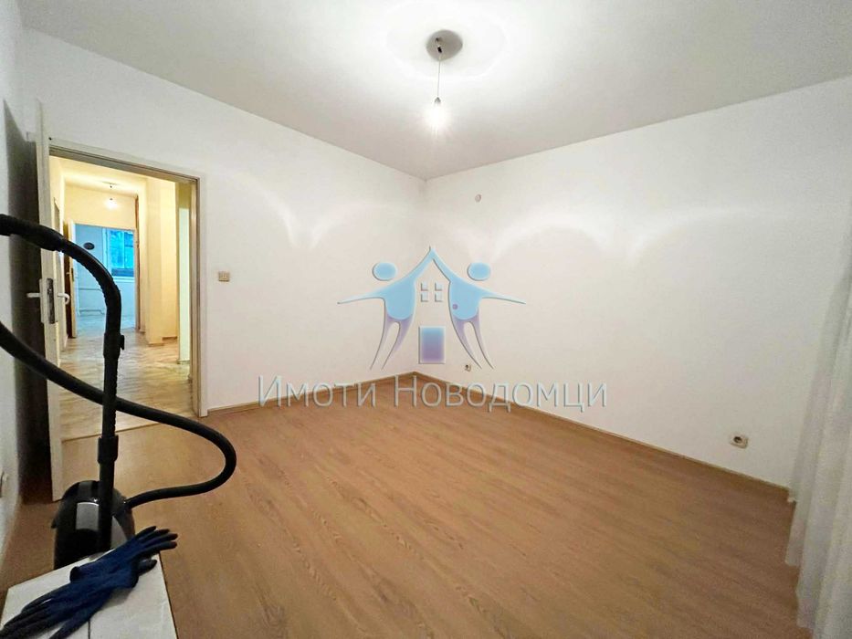 Продава се Четиристаен апартамент в Шумен, Пазара - 105 кв.м за 948 €/кв.м - Снимка #5