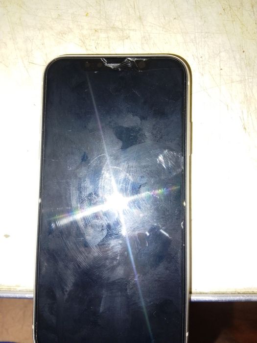 iPhone 11  в хорошем состоянии