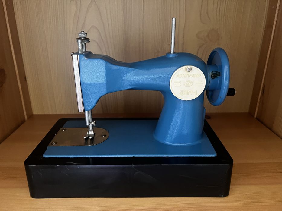 Винтажные игрушечные машинки