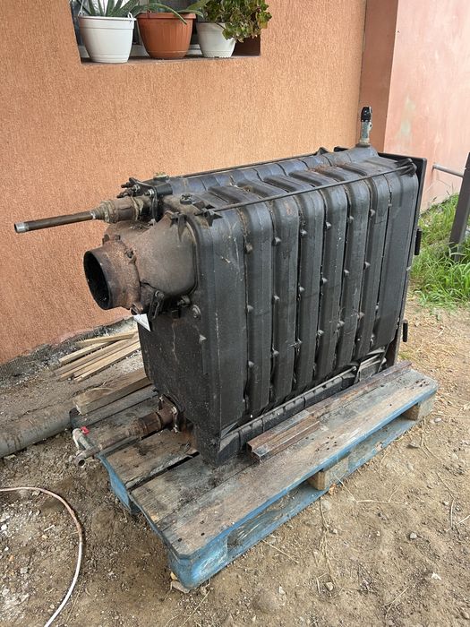 Centrala Viadrus 40-KW pompa-supape presiune-vas expansiune-ceas digital pentru temperatura.