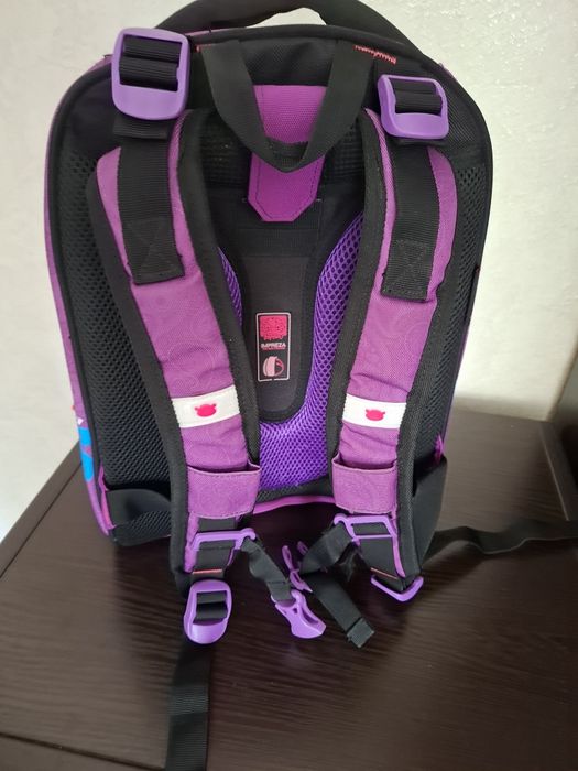 Школьный рюкзак (портфель]