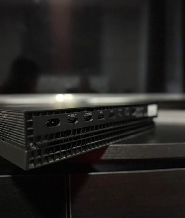 Xbox one x 1tb functioneaza imprcabil.