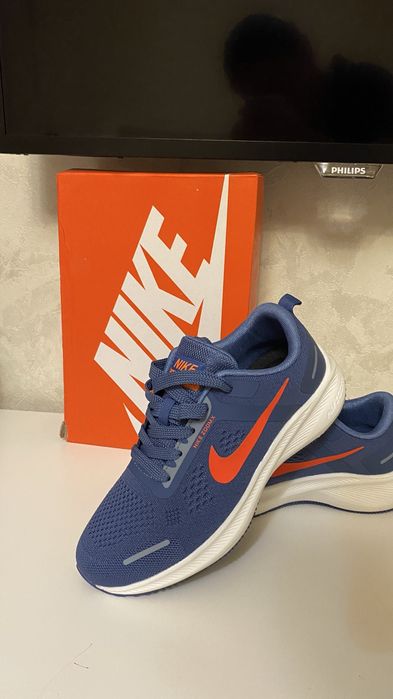 Кроссовки Nike.