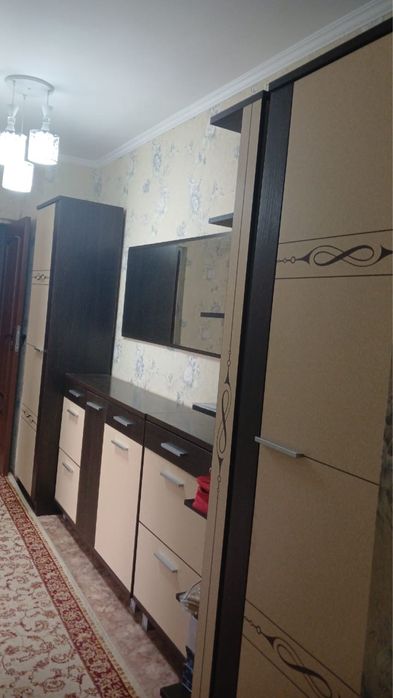 Продам гарнитур с зеркалом