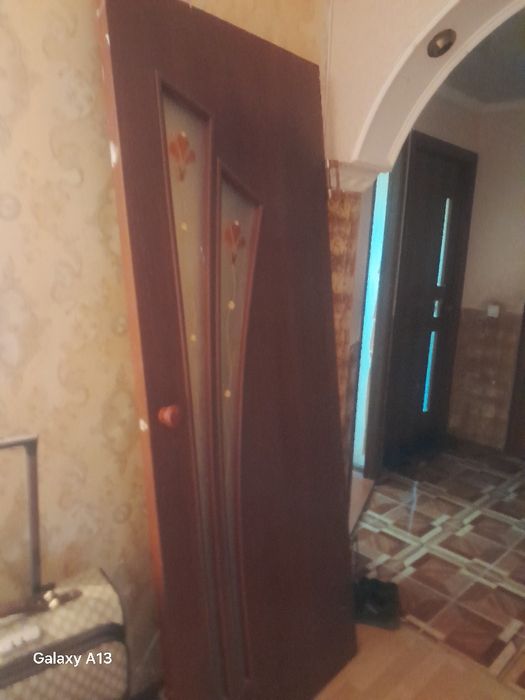 Есик, банк, чимодан, стул, кол машина