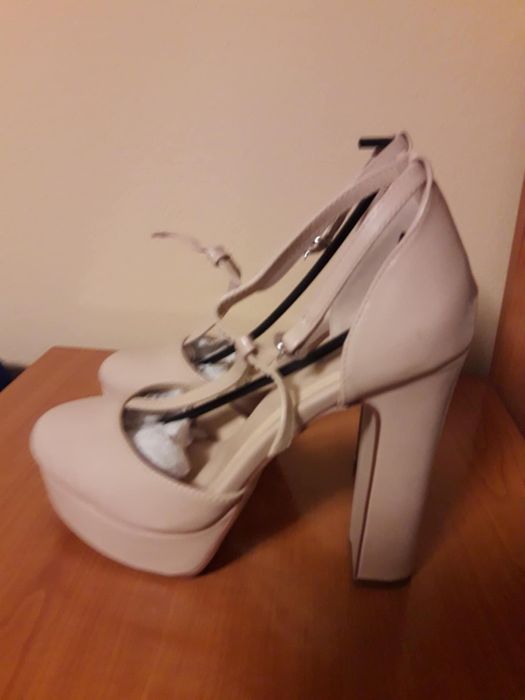 Pantofi nude de damă marimea 38
