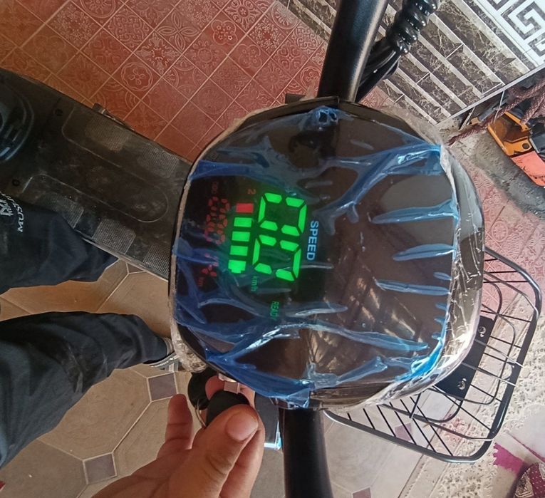 Skuter sotiladi.Yangi .
2026 yil yangi model.Shiroki balon,a