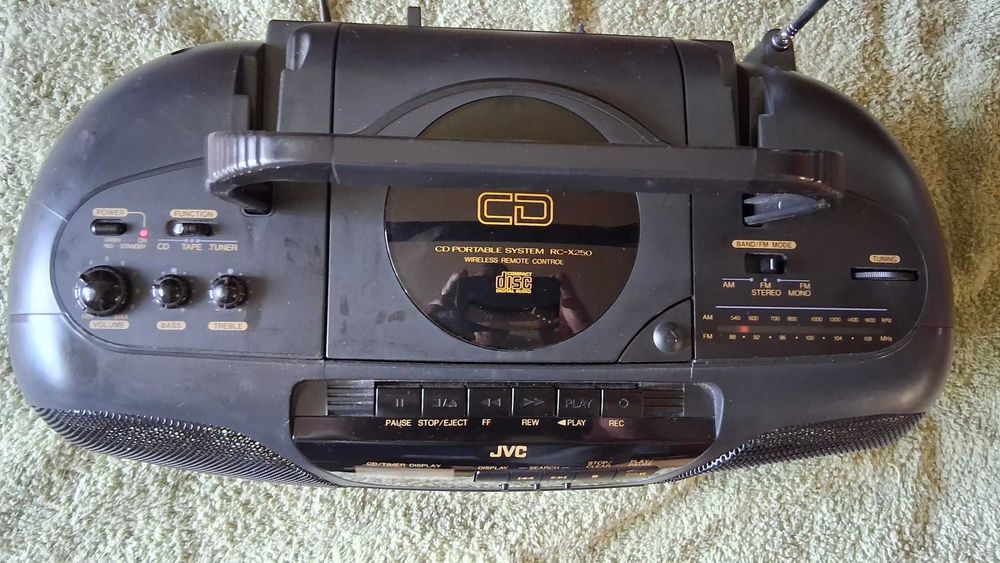 Radiocasetofon cu CD JVC