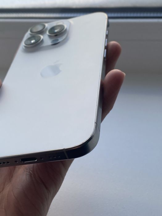 Продам IPhone 16 pro 128 gb