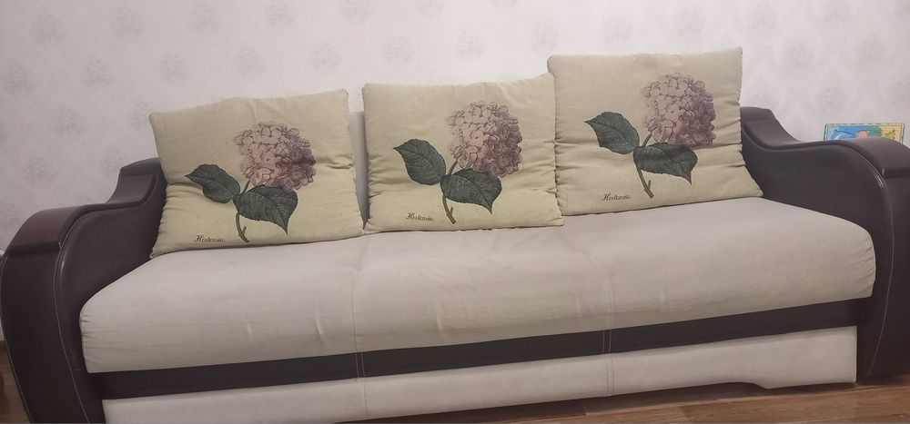 Продам диван . Раскладной .