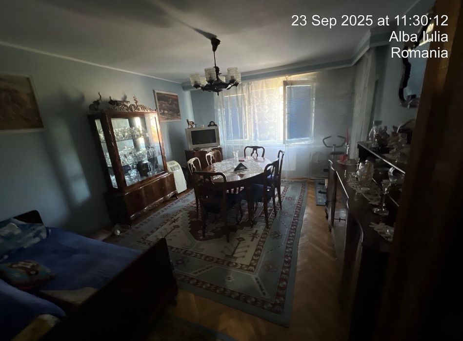 Vand mobila sufragerie, dormitor, biblioteca