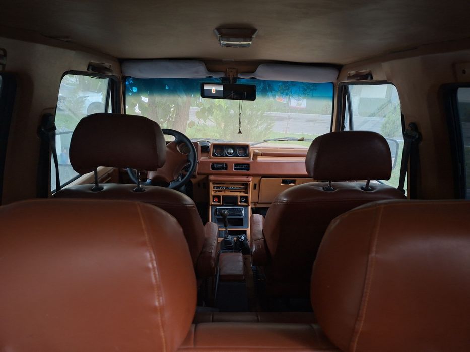 Продается MITSUBISHI MONTERO (PAJERO).
1988 год выпуска. 
234 000 проб