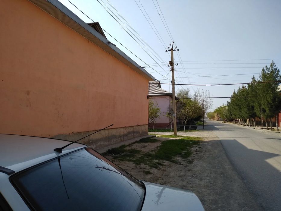 Jizzax shahar Zilol mahallasi 8 avtobus yoʻlida joylashgan uy sotiladi