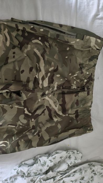 Pantaloni camuflaj multicam Goretex,marime XL