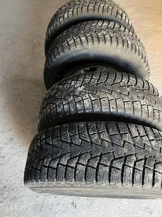 Зимние шины на дисках 275/70/16